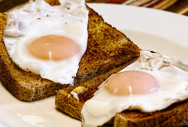 fried eggs 456351 640